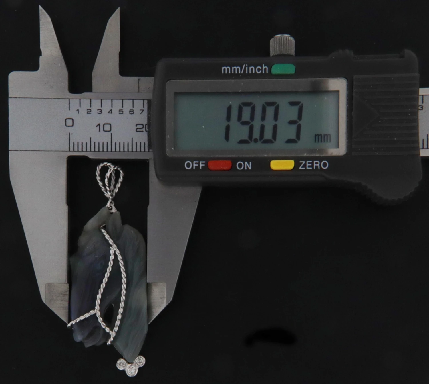 Australian Opal Horse 18 Karat White Gold Diamonds Pendant Necklace 7 Australian Opal Horse 18 Karat White Gold Diamonds Pendant Necklace – Image 5