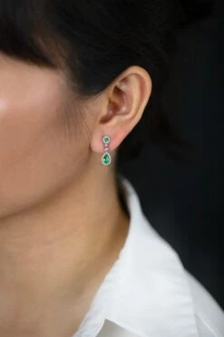 0.66 Carats Total Mixed Cut Colombian Green Emerald & Diamond Dangle Earrings 11 0.66 Carats Total Mixed Cut Colombian Green Emerald & Diamond Dangle Earrings -Mode Bijouterie Magasin DEAR1667 1 master