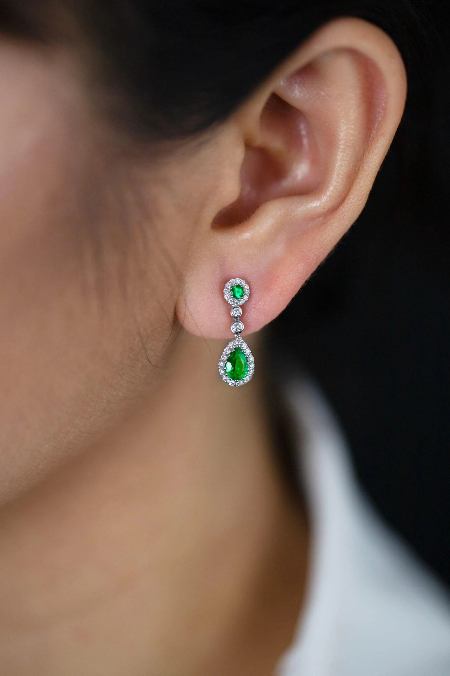 0.66 Carats Total Mixed Cut Colombian Green Emerald & Diamond Dangle Earrings 8 0.66 Carats Total Mixed Cut Colombian Green Emerald & Diamond Dangle Earrings – Image 6