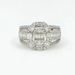 Taper Baguette Cluster Ring In 18 Karat White Gold -Mode Bijouterie Magasin DR 05490 3 master