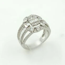 Taper Baguette Cluster Ring In 18 Karat White Gold -Mode Bijouterie Magasin DR 05490 8 master