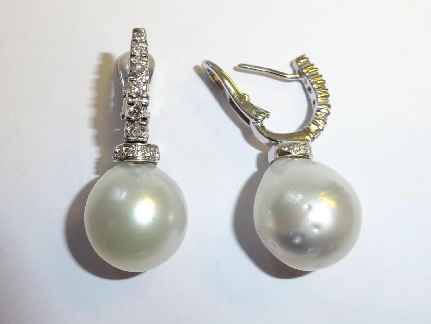 18 Karat White Gold Diamond And Pearl Dangle Earrings 5 18 Karat White Gold Diamond And Pearl Dangle Earrings – Image 3
