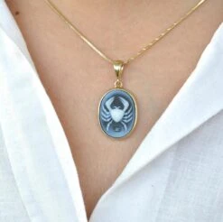 Hand-Carved Cancer Zodiac Agate Cameo 925 Sterling Silver Pendant Necklace 21 Hand-Carved Cancer Zodiac Agate Cameo 925 Sterling Silver Pendant Necklace -Mode Bijouterie Magasin DSC2690 master