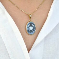 Hand-Carved Cancer Zodiac Agate Cameo 925 Sterling Silver Pendant Necklace 15 Hand-Carved Cancer Zodiac Agate Cameo 925 Sterling Silver Pendant Necklace -Mode Bijouterie Magasin DSC2691 master