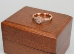 Unknown Brilliant Earth Diamond 14 Karat Rose Gold Engagement Ring W GIA Cert Box Papers 26 Unknown Brilliant Earth Diamond 14 Karat Rose Gold Engagement Ring W GIA Cert Box Papers -Mode Bijouterie Magasin DSC 0122 master