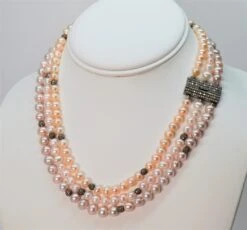 Unknown Triple Strand Blush Pearls W Diamond Silver Enhancements -Mode Bijouterie Magasin DSC 0144 master