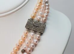 Unknown Triple Strand Blush Pearls W Diamond Silver Enhancements -Mode Bijouterie Magasin DSC 0145 master
