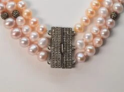 Unknown Triple Strand Blush Pearls W Diamond Silver Enhancements -Mode Bijouterie Magasin DSC 0147 master