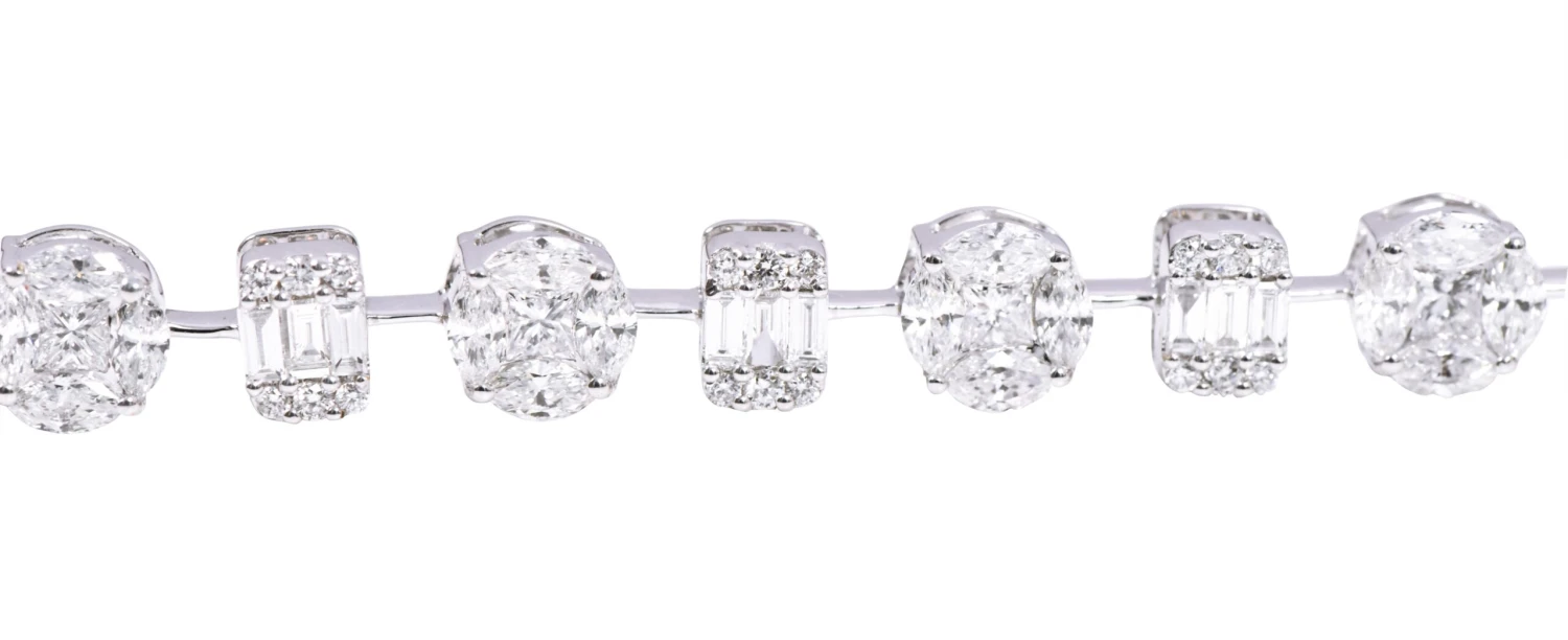 18 Karat White Gold 5.20 Carat Diamond Tennis Bracelet 5 18 Karat White Gold 5.20 Carat Diamond Tennis Bracelet – Image 3