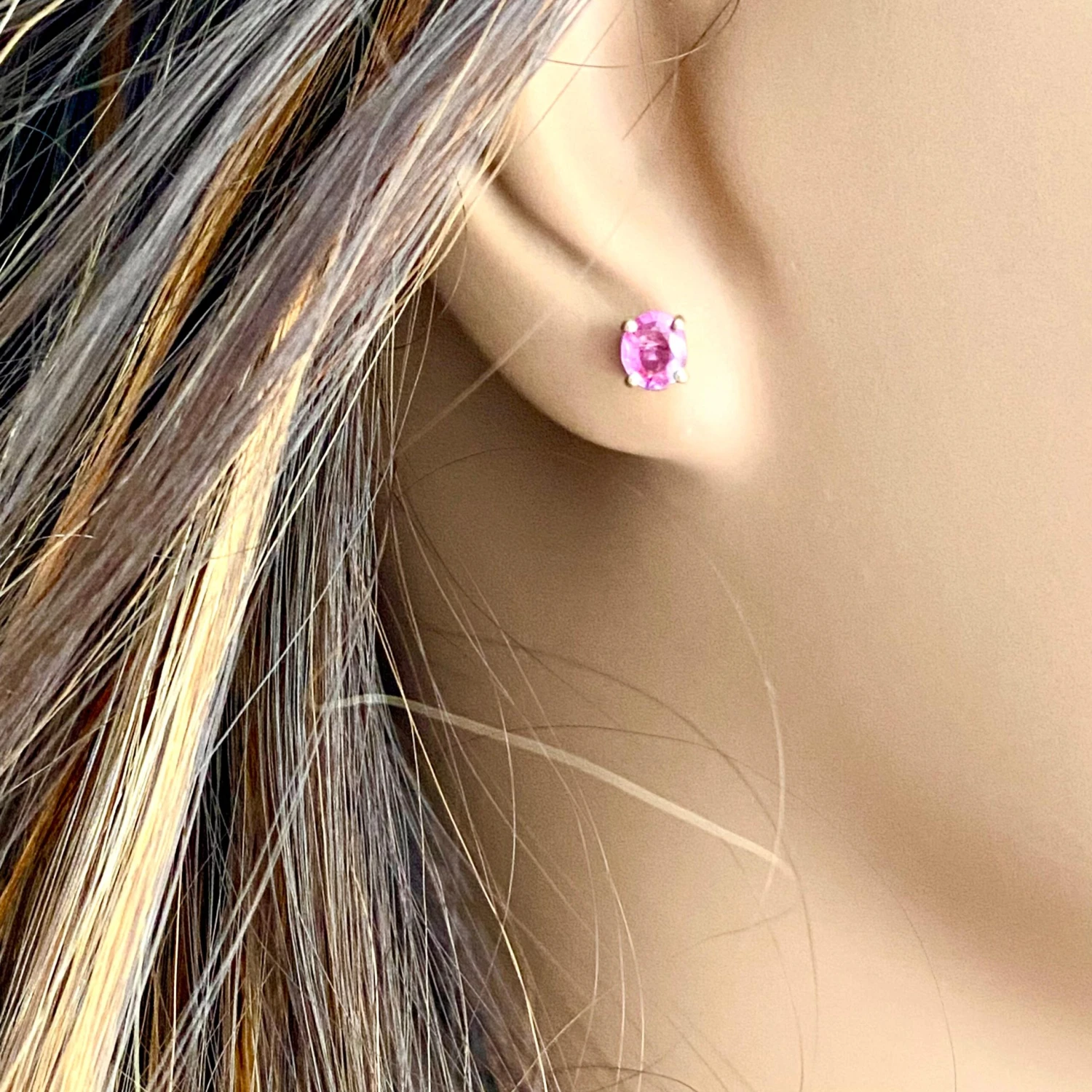 Oval Shaped Mini Ceylon Pink Sapphires Set In Yellow Gold Stud Earrings 10 Oval Shaped Mini Ceylon Pink Sapphires Set In Yellow Gold Stud Earrings – Image 8