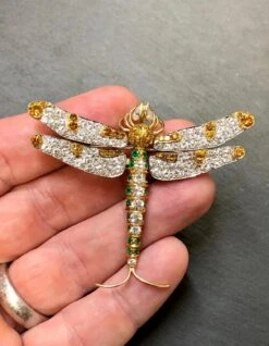 Unknown Estate 18K Platinum Articulating Orange White Diamond Emerald Dragonfly Brooch -Mode Bijouterie Magasin EEFDA730 9837 4C1E A52E 5B4118C1290D master