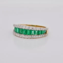 18 Karat Gold Emerald Baguette Diamond Contemporary Wedding Band Ring -Mode Bijouterie Magasin Emerald Classic Ring Vaibhav Dhadda Jewellery 0001 DSC2805 master