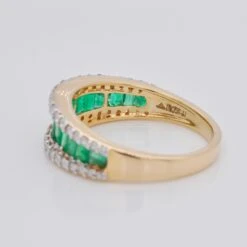 18 Karat Gold Emerald Baguette Diamond Contemporary Wedding Band Ring -Mode Bijouterie Magasin Emerald Classic Ring Vaibhav Dhadda Jewellery 0002 DSC2804 master
