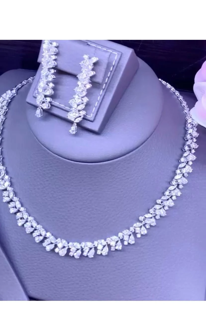 Amazing 23, 14 Carats Of Diamonds On Parure In Gold 5 Amazing 23, 14 Carats Of Diamonds On Parure In Gold – Image 3