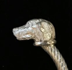 Paul Eaton Sculpted Labrador Retriever Heads On Sterling Silver Twisted Bangle -Mode Bijouterie Magasin Golden Retriever Bangle detail master