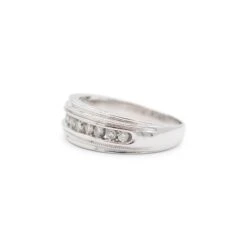 Unknown Men 14k White Gold Channel Diamond Wedding Band -Mode Bijouterie Magasin HEG013796 03 master