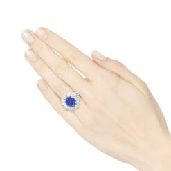 GIA Certified 7 Carat Ceylon Sapphire Engagement Ring Platinum -Mode Bijouterie Magasin Hand Vision 6 master 1