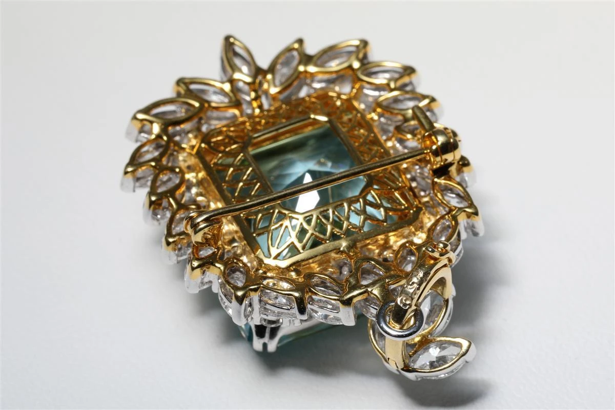 Unknown 35.54 Carat Aquamarin 7.39 Carat Diamond Pendant, Brooch 18k Gold 5 Unknown 35.54 Carat Aquamarin 7.39 Carat Diamond Pendant, Brooch 18k Gold – Image 4