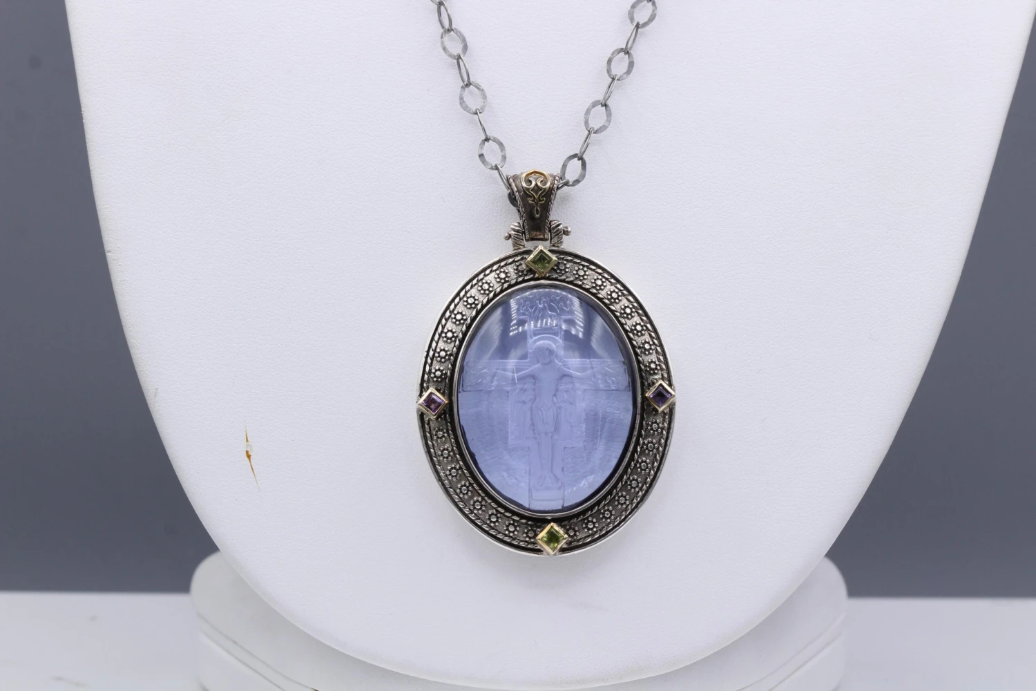 Unknown Light Purple Italian Murano Glass Pendant Cameo Of Crucified Cross 6 Unknown Light Purple Italian Murano Glass Pendant Cameo Of Crucified Cross – Image 4