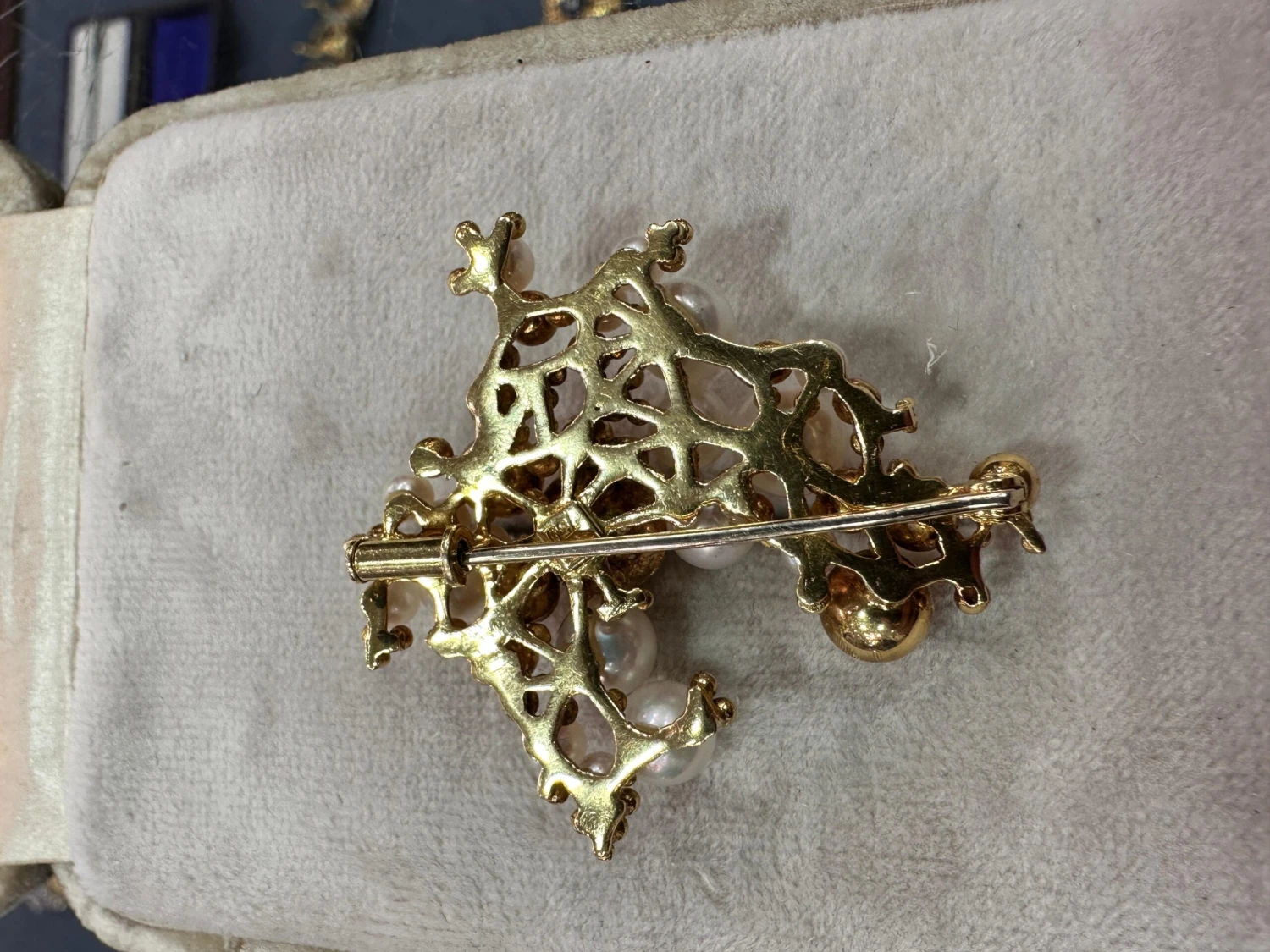 Unknown 18k Gold And Pearls Brooch 8 Unknown 18k Gold And Pearls Brooch – Image 6