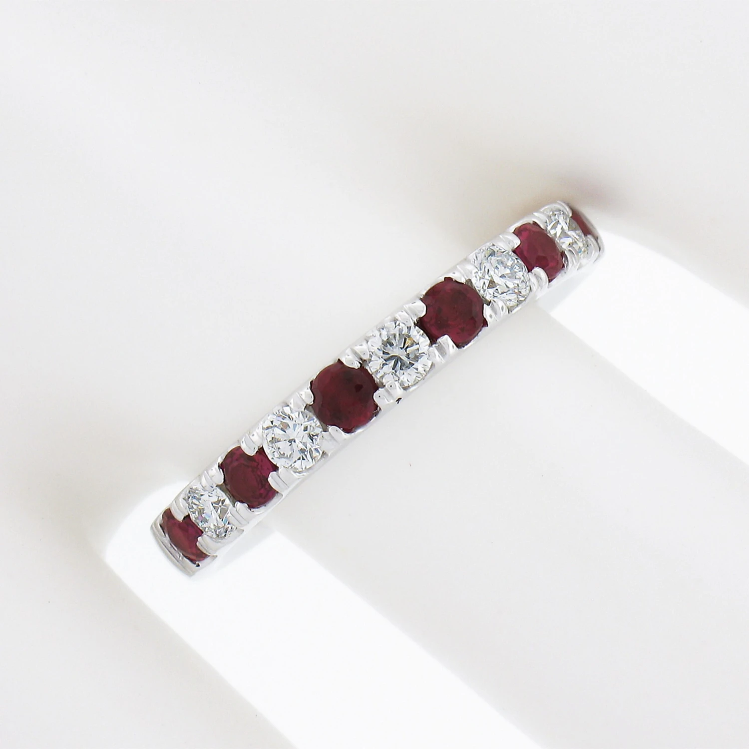 Unknown 14k Gold 0.80ct Alternating Round Brilliant Ruby & Diamond Prong Stack Band Ring 6 Unknown 14k Gold 0.80ct Alternating Round Brilliant Ruby & Diamond Prong Stack Band Ring – Image 4