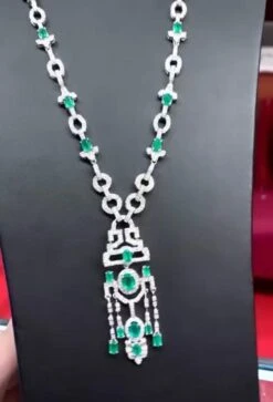 Amazing Art Deco Design With 15.65 Carats Of Emeralds And Diamonds On Necklace -Mode Bijouterie Magasin IMG 0890 master 1
