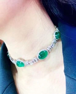 So Stunning 53 Carats Of Zambia Emeralds And Diamonds On Art Decô Choker -Mode Bijouterie Magasin IMG 1235 master