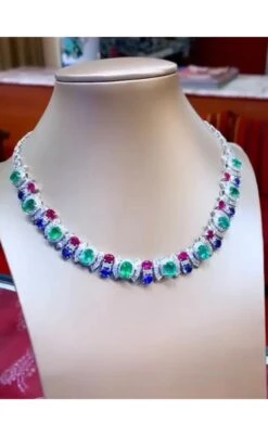 Amazing Necklace With 32.86 Carats Of Emeralds, Rubies, Sapphires And Diamonds -Mode Bijouterie Magasin IMG 1283 master