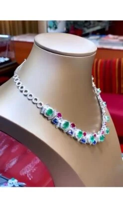 Amazing Necklace With 32.86 Carats Of Emeralds, Rubies, Sapphires And Diamonds -Mode Bijouterie Magasin IMG 1286 master