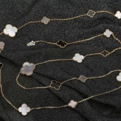 Van Cleef & Arpels Magic Alhambra 16 Motifs Onyx And Mother-of-pearl Long Neckla 13 Van Cleef & Arpels Magic Alhambra 16 Motifs Onyx And Mother-of-pearl Long Neckla -Mode Bijouterie Magasin IMG 1371 master