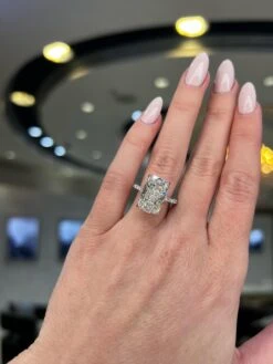 David Rosenberg 8.07 Carat Elongated Cushion Shape GIA Diamond Engagement Ring 30 David Rosenberg 8.07 Carat Elongated Cushion Shape GIA Diamond Engagement Ring -Mode Bijouterie Magasin IMG 1414 master