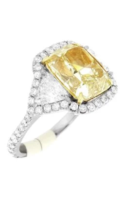 GIA Certified Fancy Yellow Diamond Of 5.01 Carats Ring VVS2 10 GIA Certified Fancy Yellow Diamond Of 5.01 Carats Ring VVS2 -Mode Bijouterie Magasin IMG 1568 master