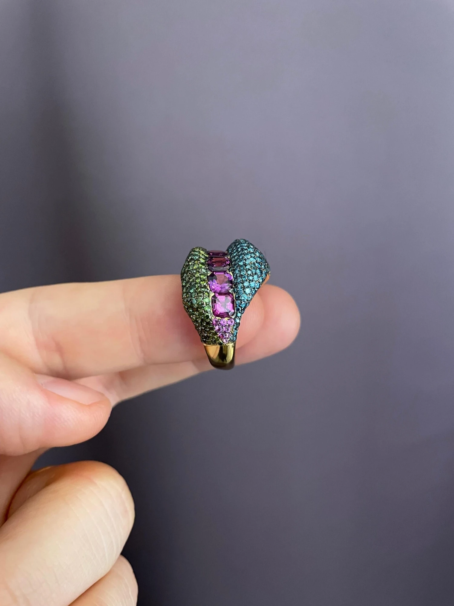 Rosior Purple Garnet, Fancy Diamond And Sapphire One-off Cocktail Ring 6 Rosior Purple Garnet, Fancy Diamond And Sapphire One-off Cocktail Ring – Image 4