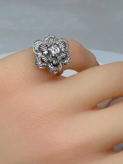 Unknown Engagement Ring In 18 Carat, Flower Model Set With Diamonds -Mode Bijouterie Magasin IMG 1686409284884 master