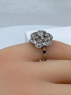 Unknown Engagement Ring In 18 Carat, Flower Model Set With Diamonds -Mode Bijouterie Magasin IMG 1686409293323 master