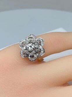 Unknown Engagement Ring In 18 Carat, Flower Model Set With Diamonds -Mode Bijouterie Magasin IMG 1686409314065 master