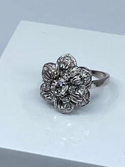 Unknown Engagement Ring In 18 Carat, Flower Model Set With Diamonds -Mode Bijouterie Magasin IMG 1686409334152 master