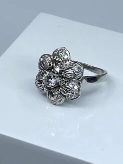 Unknown Engagement Ring In 18 Carat, Flower Model Set With Diamonds -Mode Bijouterie Magasin IMG 1686409344018 master