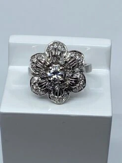 Unknown Engagement Ring In 18 Carat, Flower Model Set With Diamonds -Mode Bijouterie Magasin IMG 1686409425439 master