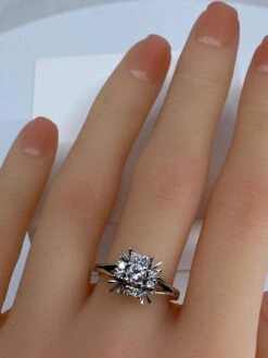 Unknown 18 Carat White Gold Ring, Square Flower Model In Gold Threads And Diamonds 26 Unknown 18 Carat White Gold Ring, Square Flower Model In Gold Threads And Diamonds -Mode Bijouterie Magasin IMG 1686416267374 master