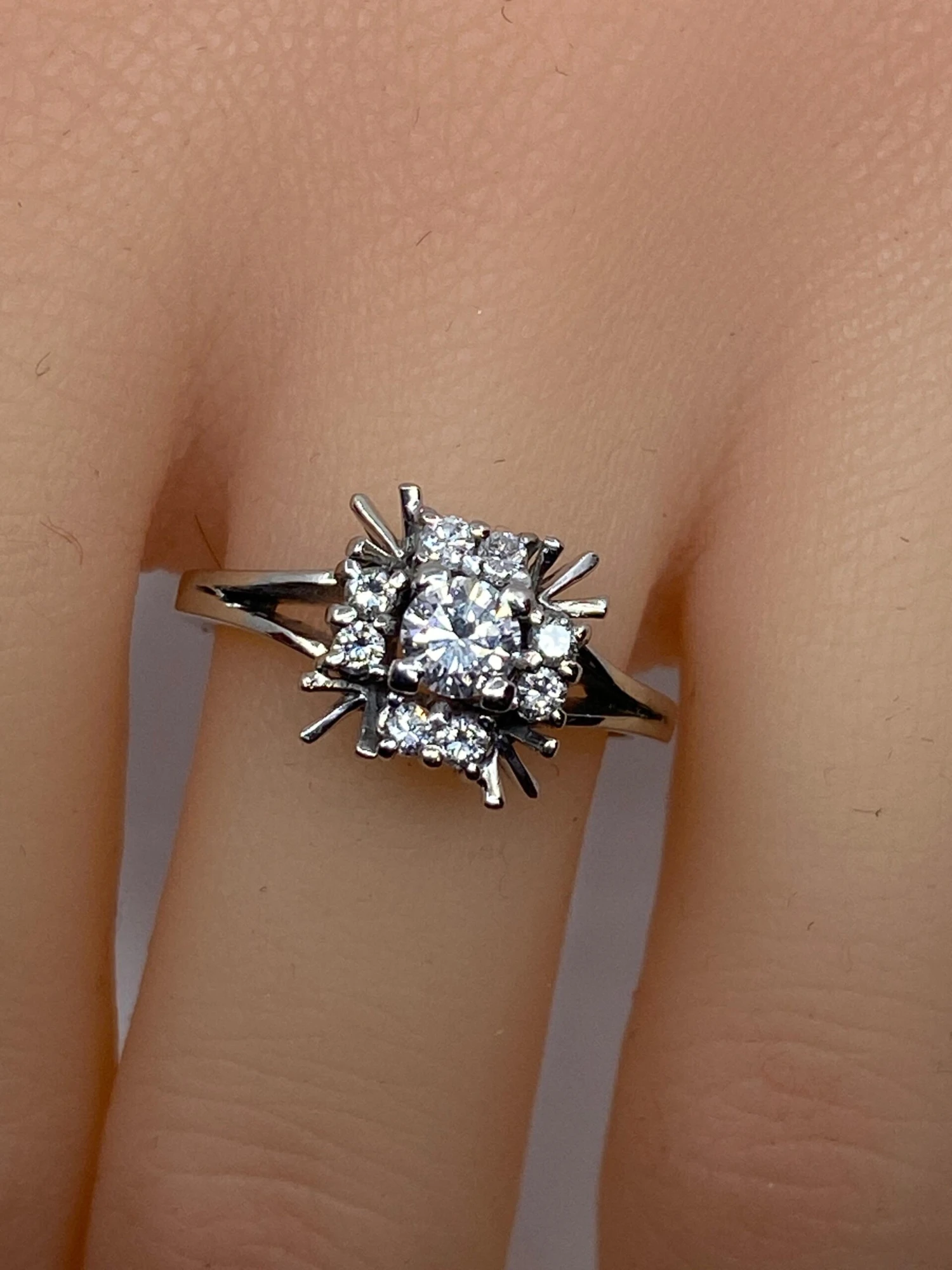 Unknown 18 Carat White Gold Ring, Square Flower Model In Gold Threads And Diamonds 8 Unknown 18 Carat White Gold Ring, Square Flower Model In Gold Threads And Diamonds – Image 6