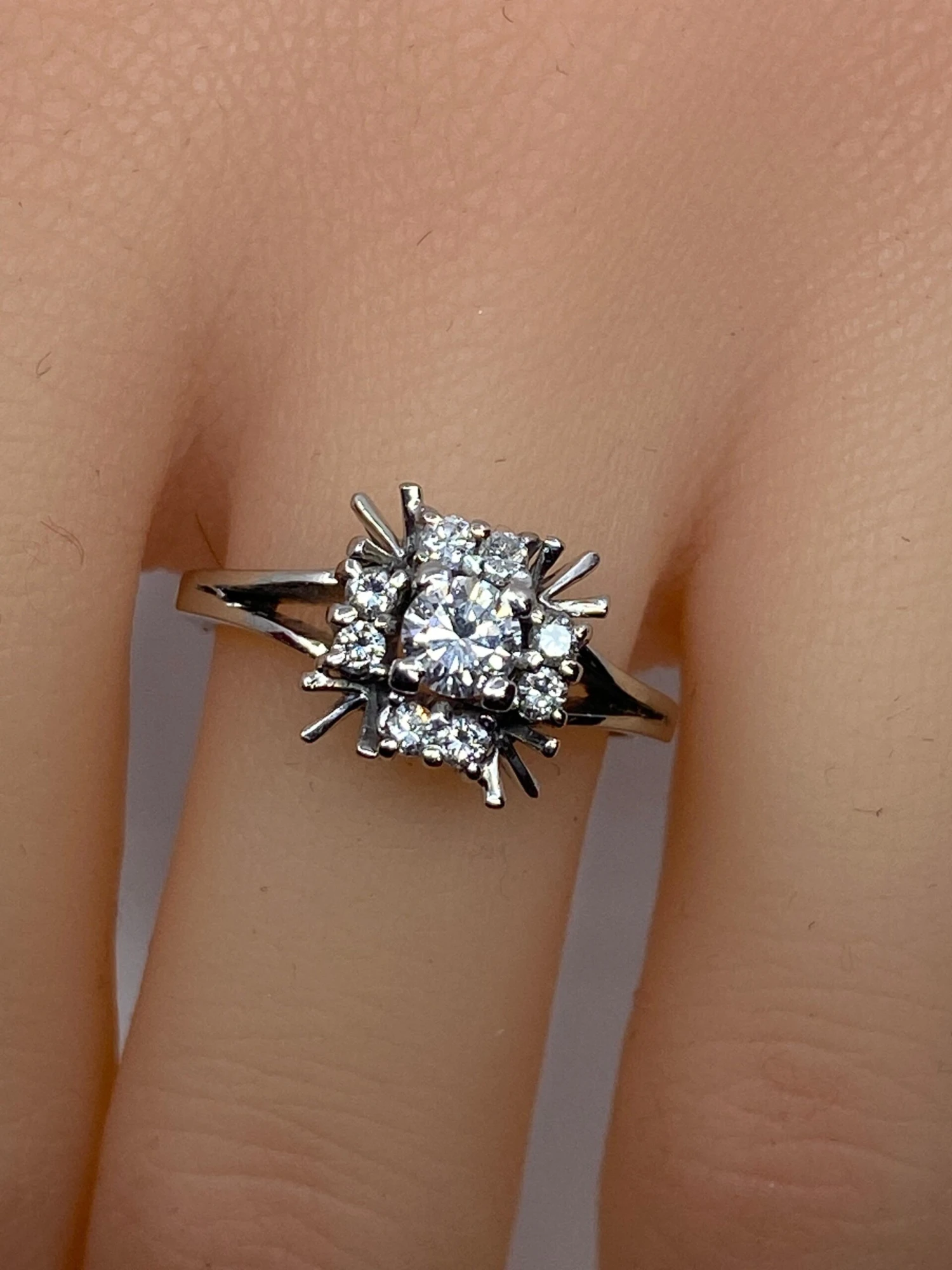 Unknown 18 Carat White Gold Ring, Square Flower Model In Gold Threads And Diamonds 9 Unknown 18 Carat White Gold Ring, Square Flower Model In Gold Threads And Diamonds – Image 7