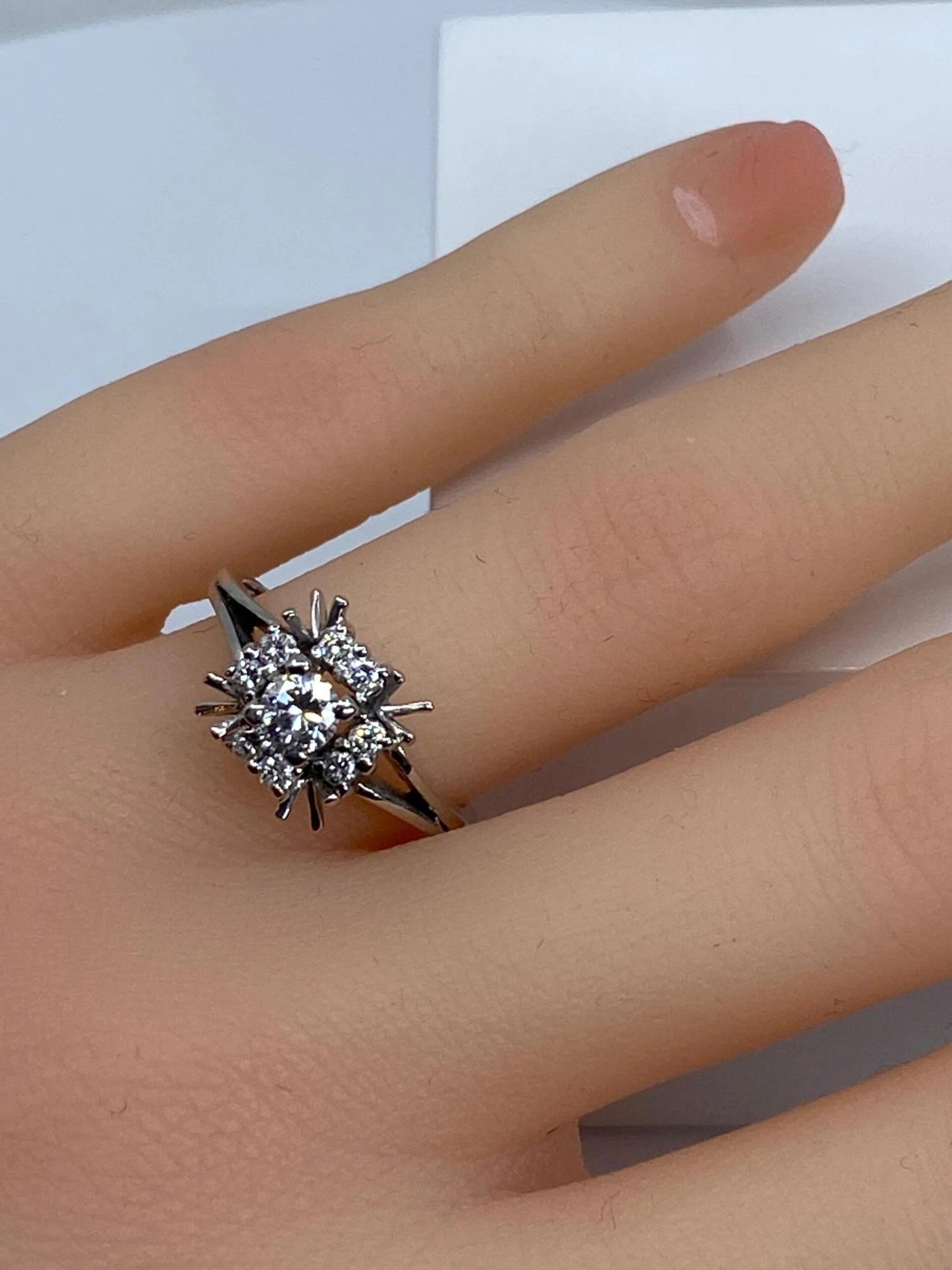 Unknown 18 Carat White Gold Ring, Square Flower Model In Gold Threads And Diamonds 13 Unknown 18 Carat White Gold Ring, Square Flower Model In Gold Threads And Diamonds – Image 11