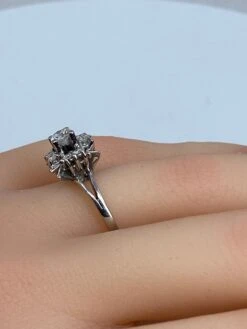 Unknown 18 Carat White Gold Ring, Square Flower Model In Gold Threads And Diamonds 33 Unknown 18 Carat White Gold Ring, Square Flower Model In Gold Threads And Diamonds -Mode Bijouterie Magasin IMG 1686416313328 master