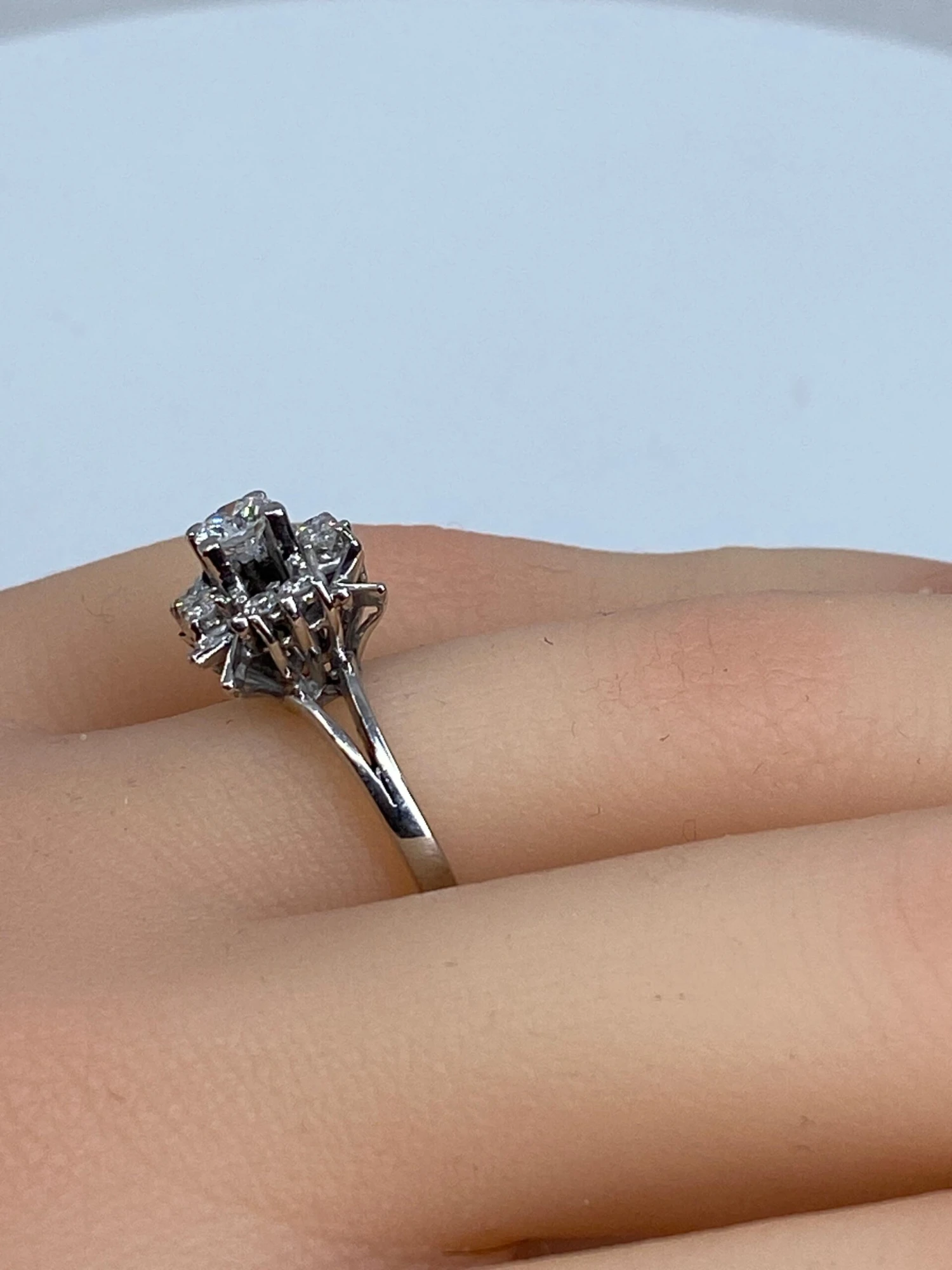 Unknown 18 Carat White Gold Ring, Square Flower Model In Gold Threads And Diamonds 14 Unknown 18 Carat White Gold Ring, Square Flower Model In Gold Threads And Diamonds – Image 12