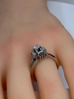 Unknown 18 Carat White Gold Ring, Square Flower Model In Gold Threads And Diamonds 35 Unknown 18 Carat White Gold Ring, Square Flower Model In Gold Threads And Diamonds -Mode Bijouterie Magasin IMG 1686416329460 master