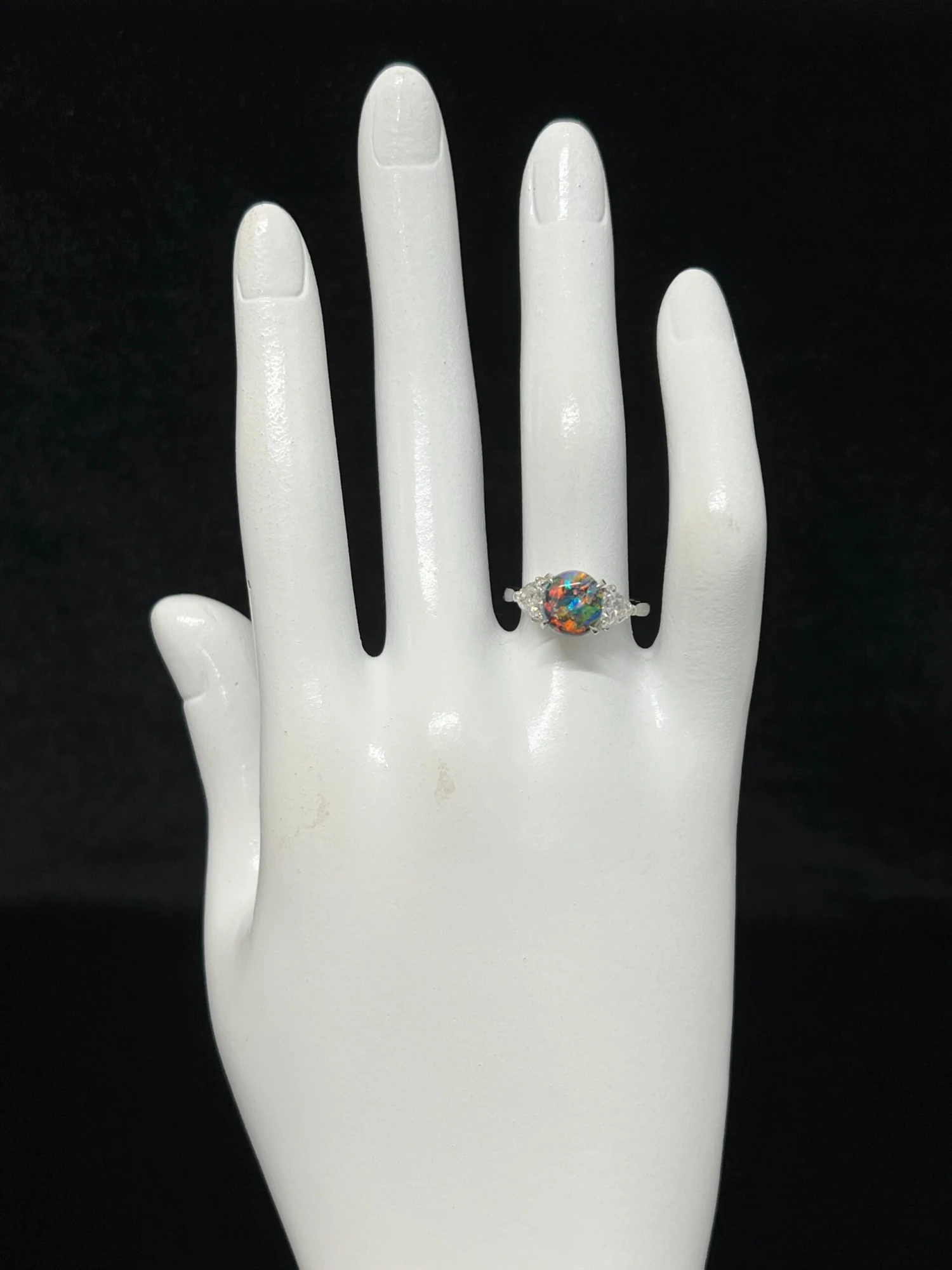 Unknown 1.97 Carat Lighting Ridge Black Opal & Diamond Three-Stone Ring Set In Platinum 9 Unknown 1.97 Carat Lighting Ridge Black Opal & Diamond Three-Stone Ring Set In Platinum – Image 7