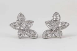 Stunning Baguette And Round Diamond Gold Cluster Earrings 15 Stunning Baguette And Round Diamond Gold Cluster Earrings -Mode Bijouterie Magasin IMG 1774 master