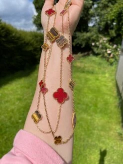 Van Cleef & Arpels Magic Alhambra 16 Motifs Tiger Eye And Carnelian Long Necklac 12 Van Cleef & Arpels Magic Alhambra 16 Motifs Tiger Eye And Carnelian Long Necklac -Mode Bijouterie Magasin IMG 1957 scaled master