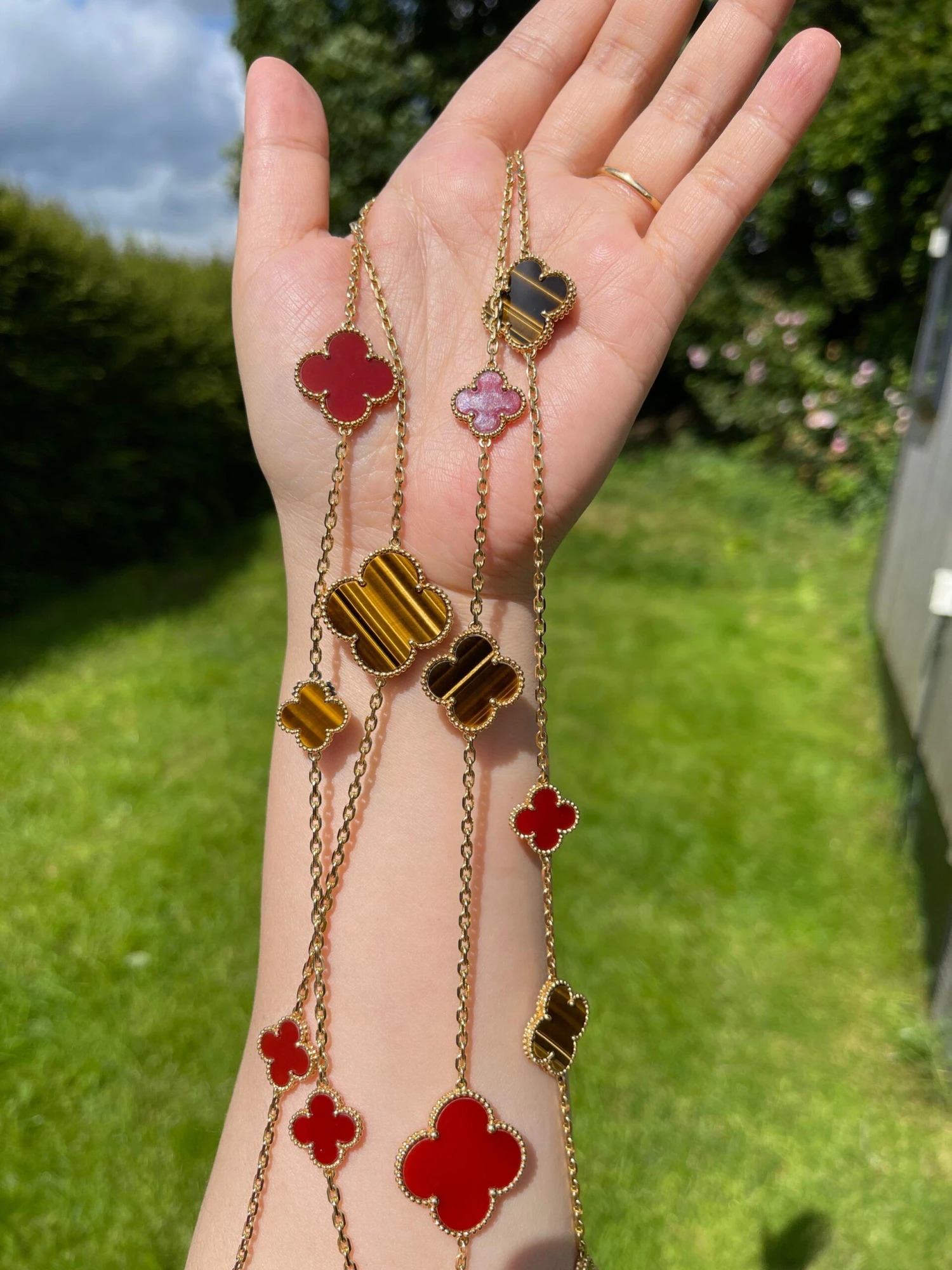 Van Cleef & Arpels Magic Alhambra 16 Motifs Tiger Eye And Carnelian Long Necklac 7 Van Cleef & Arpels Magic Alhambra 16 Motifs Tiger Eye And Carnelian Long Necklac – Image 5